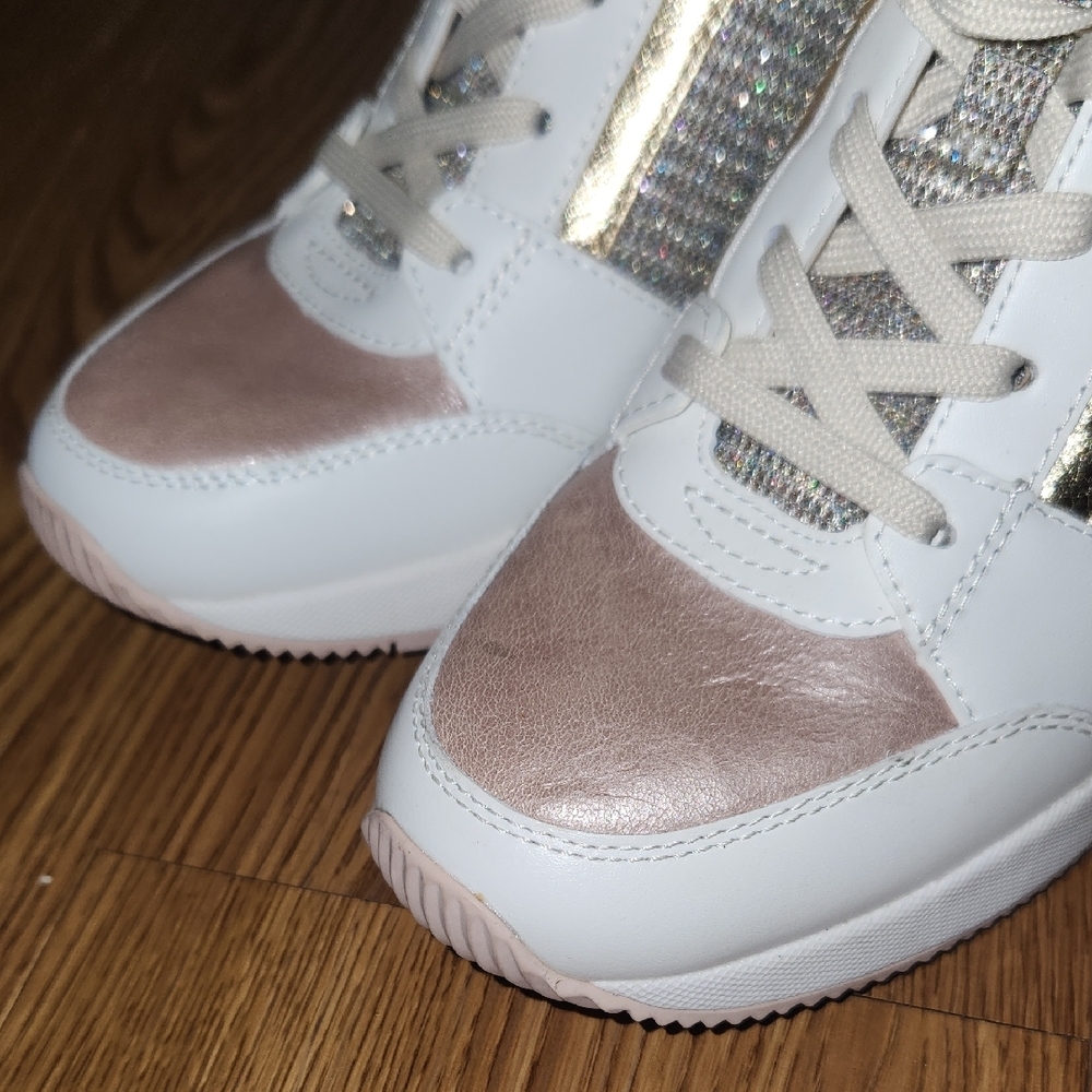 Michael Kors White With Blush & Gold Glitter Sneakers, Size 6.5M - Picture 4 of 11
